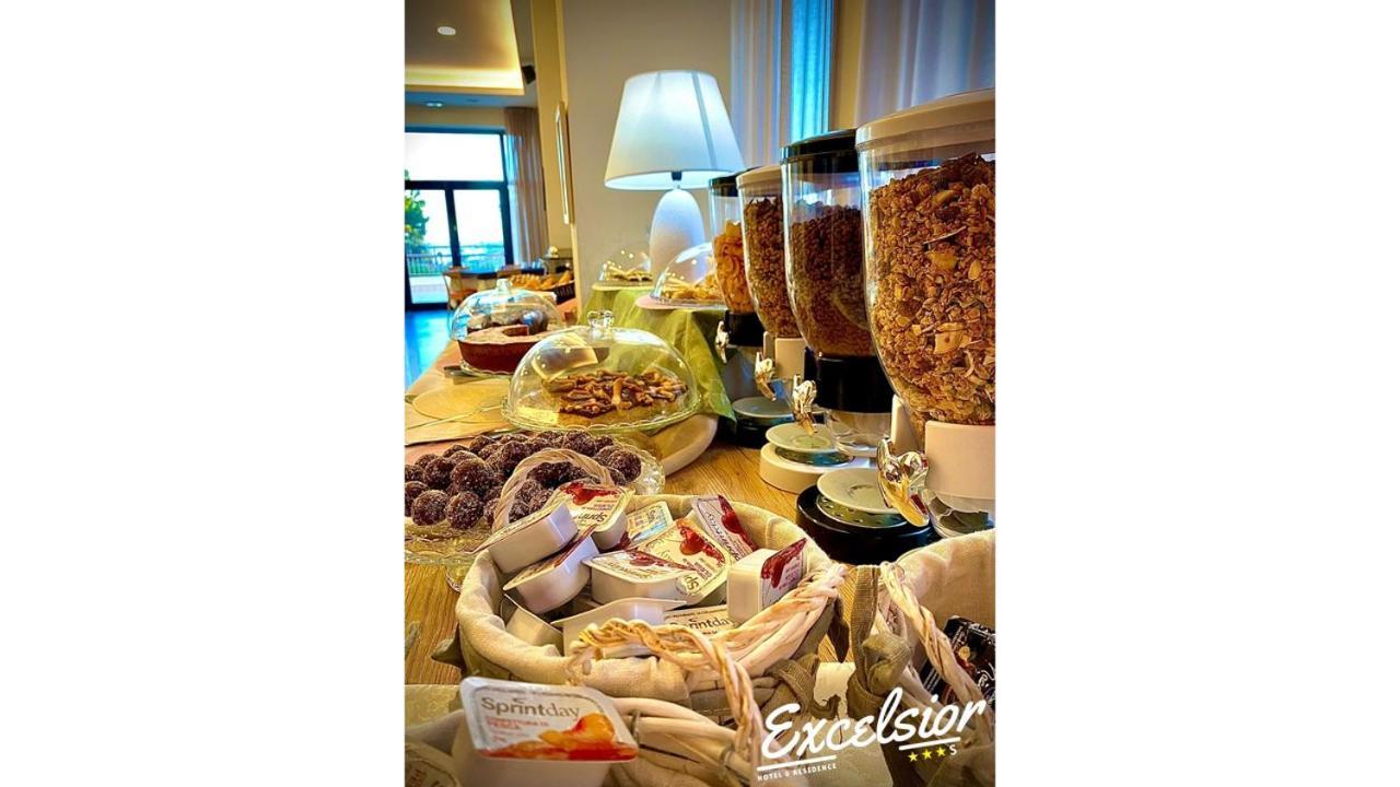 Hotel Excelsior Montesilvano Bagian luar foto