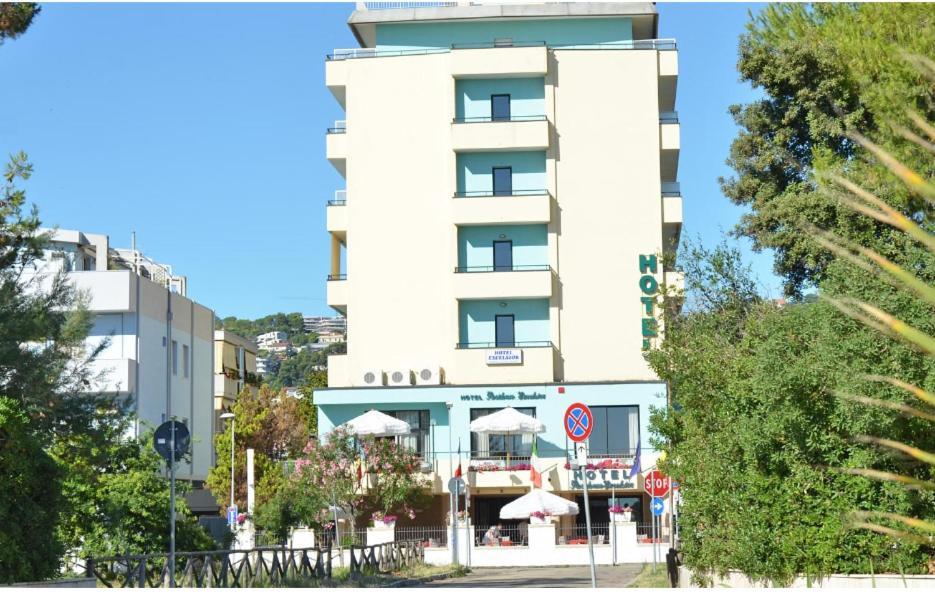 Hotel Excelsior Montesilvano Bagian luar foto