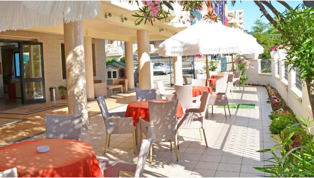 Hotel Excelsior Montesilvano Bagian luar foto