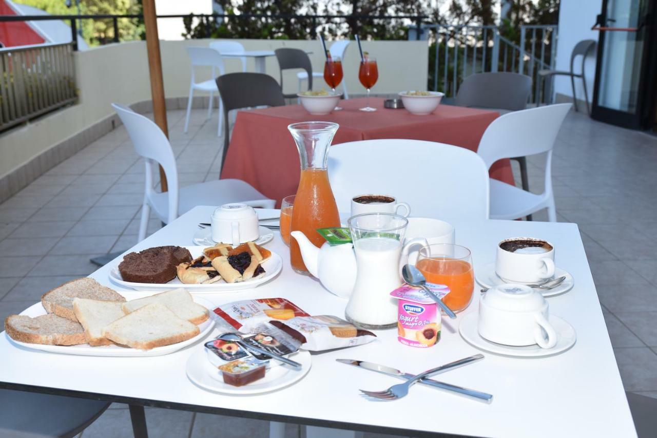 Hotel Excelsior Montesilvano Bagian luar foto