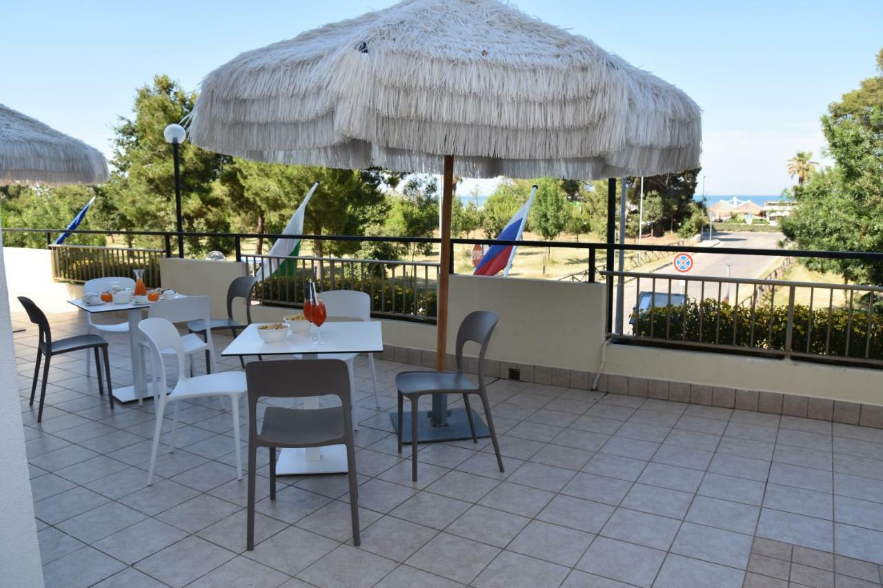 Hotel Excelsior Montesilvano Bagian luar foto